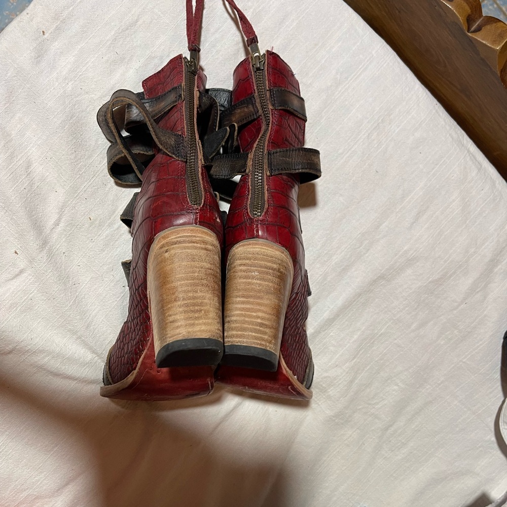 FREEBIRD by Steven Bond Red Crocodile Sandal Bootie - Size 8 - Limited Edition - Picture 11 of 13